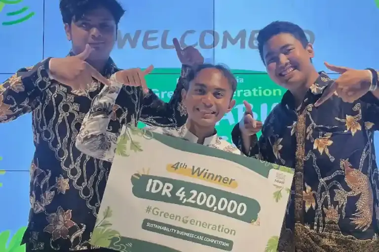 Inovasi Netra Mahasiswa UNAIR Tembus Kompetisi Internasional, Tawarkan Solusi Sampah Plastik Multilayer Mahasiswa UNAIR raih juara internasional lewat inovasi Netra, reuse jar solusi sampah plastik multilayer hingga 50 kali pakai.