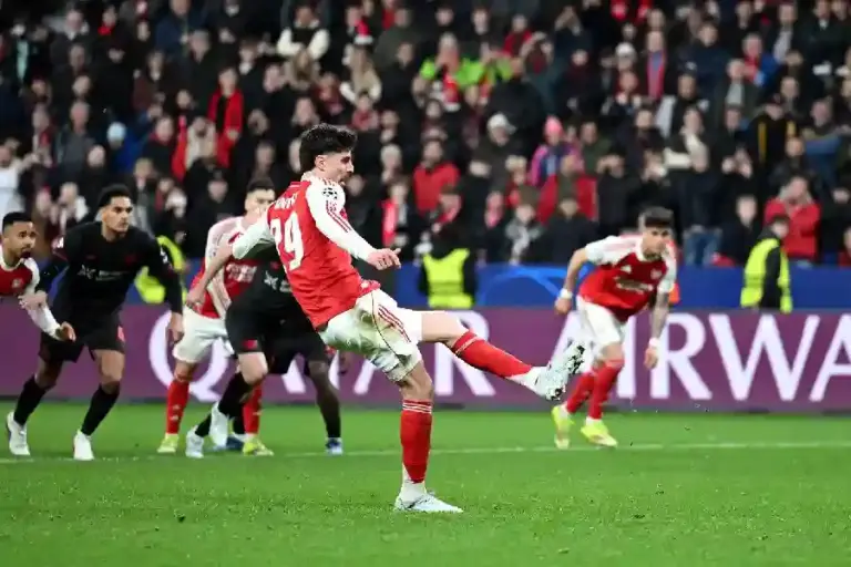 Arsenal Tahan Bayer Leverkusen 1-1 di Leg Pertama 16 Besar Liga Champions, Havertz Jadi Penyelamat di Menit Akhir Arsenal menahan Bayer Leverkusen 1-1 di leg pertama 16 besar Liga Champions. Kai Havertz mencetak gol penyeimbang lewat penalti di menit ke-89.