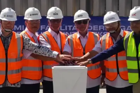 Hutama Karya Rampungkan Dermaga Ekspor Semen di Tuban, Perkuat Distribusi Nasional hingga Pasar AS Hutama Karya merampungkan dermaga ekspor semen SBI di Tuban dengan tube conveyor terbesar di Asia Tenggara untuk mendukung pasar global.