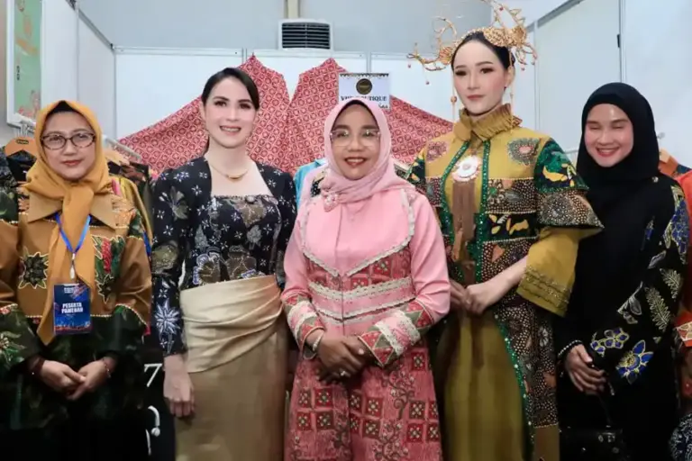 Arumi Bachsin Dorong Batik Jawa Timur Mendunia Lewat Bojonegoro Wastra Batik Festival 2026 Arumi Bachsin
