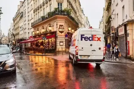 FedEx Perkuat Dukungan bagi Bisnis Asia Pasifik Hadapi Aturan Baru De Minimis Uni Eropa 2026 FedEx membantu pelaku usaha Asia Pasifik menghadapi penghapusan aturan de minimis Uni Eropa melalui solusi digital dan dukungan kepatuhan.