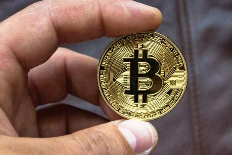 Bitcoin Diprediksi Sulit Tembus 66 Ribu Dollar AS, Ini Penyebabnya Ilustrasi bitcoin (foto: Worldspectrum, pexels)