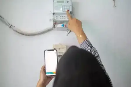 Bukan Sekadar Saldo: Ini Bedanya Token Listrik Prabayar dengan Pulsa dan Cara Kerjanya Pahami beda token listrik dan pulsa, cara hitung kWh dari nominal beli, serta komponen potongan seperti PPJ. Kendalikan pemakaian listrik Anda.