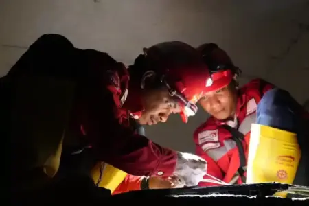 Telkom Akses Perkuat Keselamatan Teknisi di Ruang Terbatas demi Keandalan Jaringan Digital Telkom Akses menegaskan komitmen keselamatan kerja teknisi ruang terbatas melalui SOP K3, sertifikasi, dan penerapan standar internasional ISO 45001.