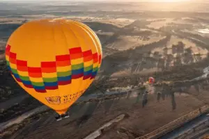 10 Petualangan Ikonik Australia Barat yang Wajib Masuk Daftar Liburan 2026 Winward Balloning, Avon Valley