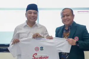 Pemkot Surabaya Gandeng IDI, Pemetaan Kesehatan Warga Dimulai dari Tingkat RW Pemkot Surabaya dan IDI menandatangani MoU untuk memetakan kesehatan warga berbasis data hingga tingkat RW guna menekan stunting dan penyakit tidak menular.