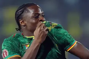 Barcelona Batal Buru Karl Etta Eyong, Arsenal dan Manchester United Siap Bayar Klausul Rp 510 Miliar Karl Etta Eyong
