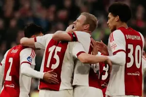 Ajax Vs FC Volendam: Youri Baas Jadi Pembeda, De Godenzonen Menang Meyakinkan 2-0 Ajax Amsterdam menaklukkan FC Volendam 2-0 di Eredivisie lewat dua gol Youri Baas. Kemenangan ini menjaga tren positif De Godenzonen.
