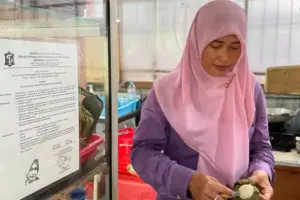 Dorong UMKM Naik Kelas, Pemkot Surabaya Fasilitasi Legalitas Gratis bagi Ribuan Pedagang Pemkot Surabaya memfasilitasi legalitas gratis dan pendampingan usaha bagi UMKM. Sepanjang 2025, 5.250 pelaku usaha dibina untuk naik kelas.