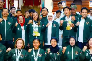 Gubernur Khofifah Serahkan Bonus Rp8 Miliar untuk Atlet SEA Games 2025, Tegaskan Jatim Lumbung Prestasi Olahraga Pemprov Jatim menyerahkan bonus Rp8 miliar kepada 161 atlet dan pelatih peraih medali SEA Games 2025 Thailand, menegaskan Jatim sebagai lumbung atlet nasional.