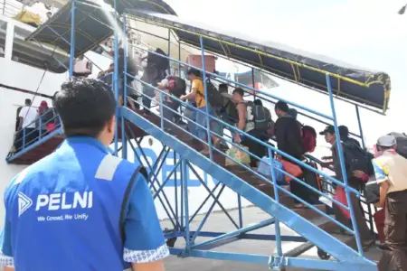 PELNI Catat 5,15 Juta Penumpang Sepanjang 2025, Mobilitas Laut Nasional Terus Menguat PELNI mencatat 5,15 juta penumpang sepanjang 2025 atau 101,15 persen dari capaian 2024, menegaskan peran strategis transportasi laut nasional.