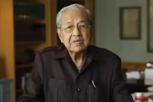 Mahathir Mohamad Alami Patah Tulang Pinggul Usai Terjatuh di Kediaman Mahathir Mohamad