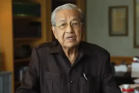 Mahathir Mohamad Alami Patah Tulang Pinggul Usai Terjatuh di Kediaman Mahathir Mohamad