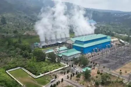 Penjualan REC PLN Tembus 6,43 TWh, Industri Kian Agresif Beralih ke Energi Hijau Penjualan Renewable Energy Certificate PLN mencapai 6,43 TWh sepanjang 2025, tumbuh 19,65% seiring meningkatnya komitmen industri pada energi hijau.