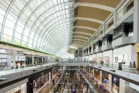 The Shoppes at Marina Bay Sands Perkuat Posisi sebagai Destinasi Ritel Mewah Ikonik Singapura The Shoppes at Marina Bay Sands menghadirkan deretan merek global baru dan konsep ritel inovatif, menegaskan posisinya sebagai pusat belanja mewah Singapura.