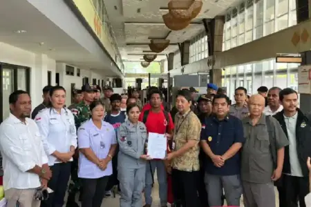 Bakamla RI Fasilitasi Pemulangan Enam Nelayan WNI dari Timor Leste Bakamla RI memfasilitasi pemulangan enam nelayan WNI yang terdampar di perairan Timor Leste melalui PLBN Motaain, Atambua, NTT.