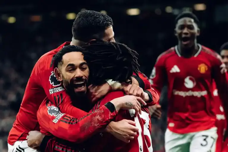 Derby Manchester Milik Setan Merah: Manchester United Tumbangkan Manchester City 2-0 di Old Trafford Manchester United unggul 2-0 dari Manchester City FC (sumber foto: facebook @manchesterunited)
