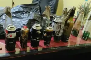 Kasus bom molotov oleh pelajar SMP di Kalbar diungkap polisi dipicu perundungan dan paparan konten kekerasan digital dari komunitas daring.