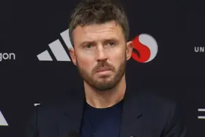 Michael Carrick Waspadai Ancaman West Ham Jelang Duel Kontra Manchester United di London Stadium Michael Carrick