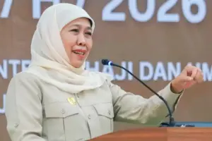 Buka Diklat PPIH Embarkasi Surabaya, Gubernur Khofifah Tekankan Empati Pelayanan Haji Gubernur Khofifah membuka Diklat PPIH Embarkasi Surabaya 2026 dan menekankan kecakapan teknis, regulasi, serta empati dalam melayani jemaah haji.