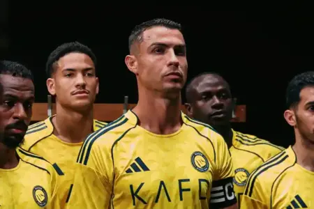 Cristiano Ronaldo Dikabarkan Mogok di Al-Nassr, Masa Depannya di Liga Arab Saudi Dipertanyakan Cristiano Ronaldo bersama Al-Nassr (sumber foto: facebook @alnassrfc)