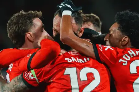 Mallorca menundukkan Sevilla 4-1 di La Liga. Meski kalah penguasaan bola, Los Bermellones tampil efektif dan mengamankan tiga poin penting.