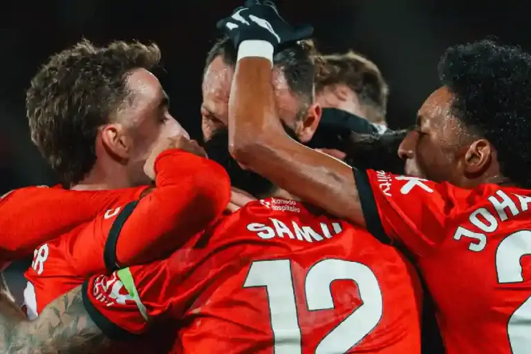 Mallorca menundukkan Sevilla 4-1 di La Liga. Meski kalah penguasaan bola, Los Bermellones tampil efektif dan mengamankan tiga poin penting.