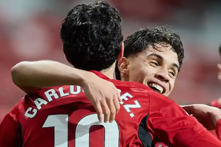 La Liga 2: Mirandés Tekuk Málaga 2-1, Dua Gol Carlos Fernández Jadi Penentu di Anduva Mirandés mengalahkan Málaga 2-1 di LaLiga 2. Carlos Fernández mencetak dua gol, termasuk penalti penentu di menit akhir laga.