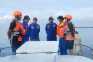 Operasi SAR Gabungan Sisir Perairan Korba Nleka, Satu Korban Laka Laut di Tanimbar Masih Dicari Tim SAR gabungan sisir Perairan Korba Nleka, Tanimbar. Satu korban laka laut warga Karatat masih dalam pencarian intensif.