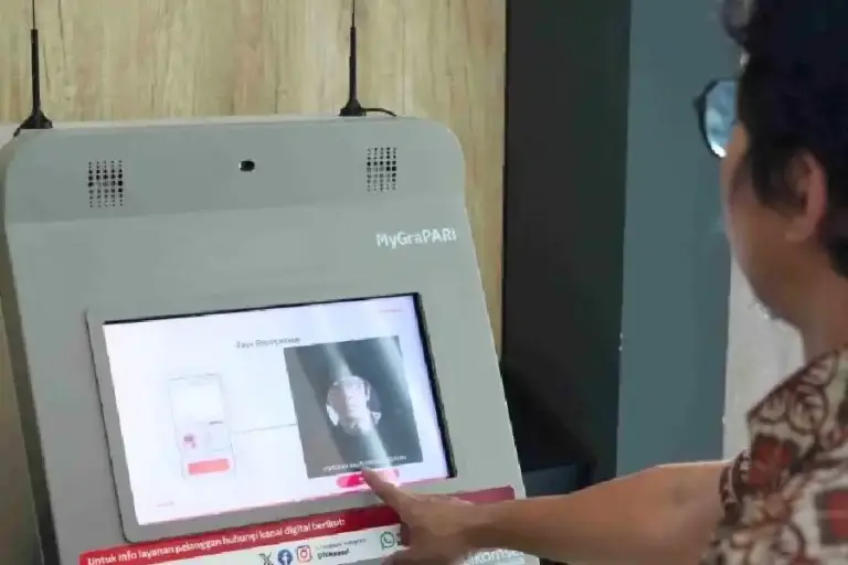 Telkomsel Terapkan Registrasi Kartu SIM dengan Face Recognition, Ini Aturan dan Cara Daftarnya Telkomsel resmi terapkan registrasi kartu SIM berbasis biometrik wajah dukung program SEMANTIK Kemkomdigi. Simak aturan, cara daftar, dan masa transisinya.