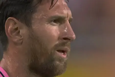 Kontroversi Barcelona Memanas, Xavi Diduga Libatkan Messi dan Suarez dalam Pemilu Klub Lionel Messi