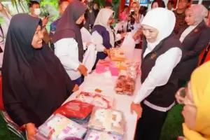 Awal Ramadhan 1447 H, Khofifah Salurkan Rp3 Miliar Bansos dan Penguatan Ekonomi untuk Warga Sidoarjo Gubernur Khofifah salurkan Rp3,01 miliar bansos dan pemberdayaan ekonomi di Sidoarjo jelang Ramadhan 1447 H.
