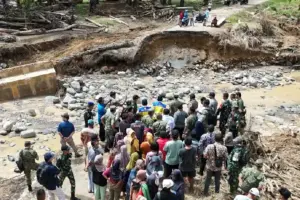 Kasum TNI dan Menteri PU Tinjau Huntara dan Infrastruktur Pascabencana di Tapanuli Tengah Kondisi pembangunan huntara serta normalisasi sungai di Tapanuli Tengah.