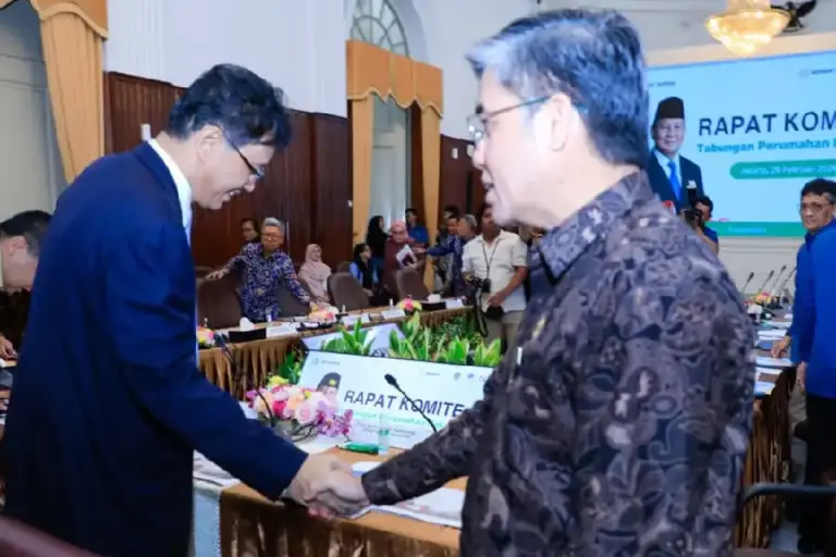 Hunian Layak untuk Buruh, Menaker Yassierli Perkuat Sinergi dengan BP Tapera Menaker Yassierli sebut buruh jadi segmen terbesar BP Tapera 2025, dorong optimalisasi kepesertaan dan sinergi lintas kementerian.