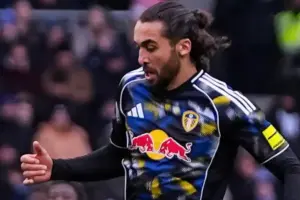 Leeds United Singkirkan Birmingham Lewat Adu Penalti Dramatis, Nmecha dan Roberts Saling Balas Gol Leeds United melaju di FA Cup 2025/26 usai menyingkirkan Birmingham City lewat adu penalti 4-2 setelah imbang 1-1 hingga extra time.