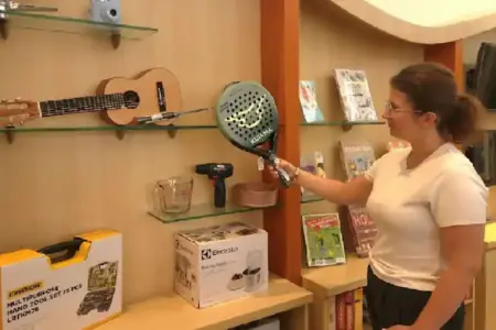Goethe-Institut Jakarta menambah koleksi Library of Things menjadi 38 benda dari empat kategori untuk mendukung ekonomi berbagi dan gaya hidup berkelanjutan.