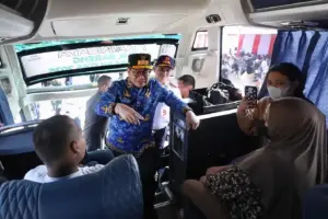 Pemprov DKI Berangkatkan 33.902 Pemudik Gratis 2026, Gunakan 744 Bus ke Jawa dan Sumatra Pemprov DKI Jakarta memberangkatkan 33.902 pemudik gratis 2026 dari Monas dengan 744 bus ke berbagai kota di Jawa dan Sumatra.