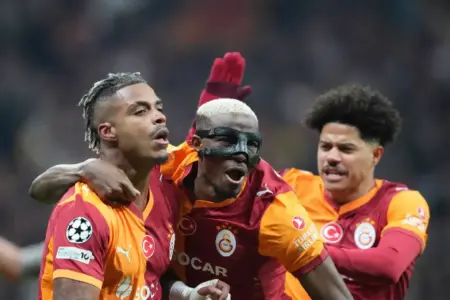 Galatasaray mengalahkan Liverpool 1-0 pada Liga Champions 2025/26 lewat gol cepat Mario Lemina. Statistik menunjukkan The Reds dominan namun gagal mencetak gol.