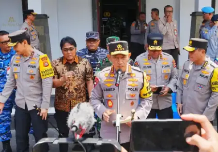 Kapolri Instruksikan Mitigasi Cuaca Ekstrem Saat Arus Balik Lebaran 2026, Fokus di Wilayah Timur Kapolri minta mitigasi cuaca ekstrem saat arus balik Lebaran 2026, khususnya di wilayah timur dan penyeberangan demi keselamatan pemudik.
