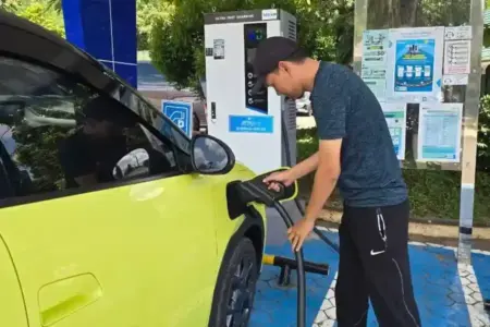Transaksi SPKLU PLN Tembus Rekor 18 Ribu Kali Saat H+2 Lebaran, Sinyal Kuat Lonjakan Pengguna Mobil Listrik Transaksi SPKLU PLN tembus 18.088 kali saat H+2 Lebaran 2026, naik 4 kali lipat.