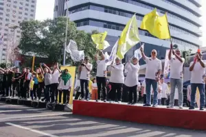 Adira Finance saat memberikan kesempatan mudik gratis bagi ekosistem perusahaan, termasuk pelanggan, karyawan, dan masyarakat umum di Jakarta, Bogor, Depok, Tangerang, Bekasi, dan Serang, dua tahun silam