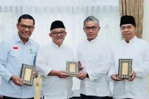 Sinar Mas Wakafkan 1.000 Mushaf Alquran ke PP Muhammadiyah, Total Tersebar 1,4 Juta Sejak 2008 Sinar Mas melalui YMSM wakafkan 1.000 mushaf Alquran ke PP Muhammadiyah. Total 1,4 juta mushaf telah disalurkan sejak 2008.