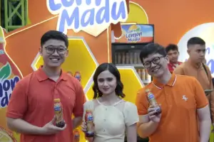 WINGS Food Luncurkan Teh Lemon Madu, Lemon Tea dengan Manis Smooth untuk Gen Z WINGS Food rilis Teh Lemon Madu 350 ml, lemon tea gak asem dengan manis smooth. Inovasi RTD Tea menyasar gaya hidup Gen Z yang aktif.