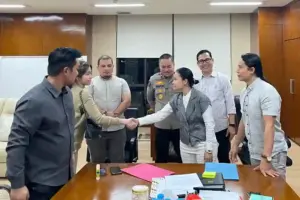 Polri memfasilitasi mediasi kasus Nabilah O’Brien dan Zendhy Kusuma di Bareskrim. Kedua pihak sepakat berdamai dan mencabut laporan polisi.