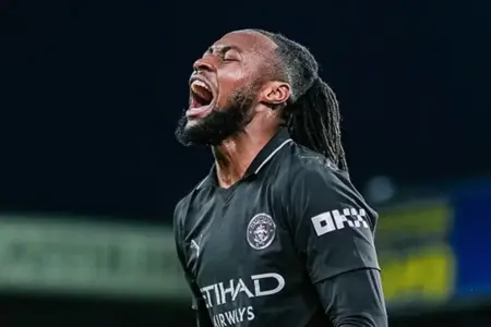 Tundukkan Leeds United 1-0, Gol Semenyo Jaga Tekanan di Puncak Klasemen Manchester City menang tipis 1-0 atas Leeds United lewat gol Antoine Semenyo. City dominan penguasaan bola dan kokoh di lini belakang.