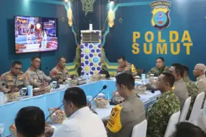 Panglima TNI dan Kapolri cek kesiapan Pos Terpadu Mudik Lebaran 2026 di Medan untuk memastikan arus mudik aman dan lancar.