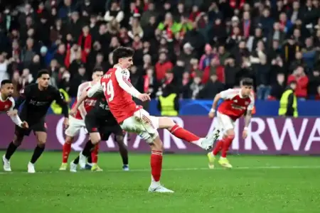 Arsenal Tahan Bayer Leverkusen 1-1 di Leg Pertama 16 Besar Liga Champions, Havertz Jadi Penyelamat di Menit Akhir Arsenal menahan Bayer Leverkusen 1-1 di leg pertama 16 besar Liga Champions. Kai Havertz mencetak gol penyeimbang lewat penalti di menit ke-89.