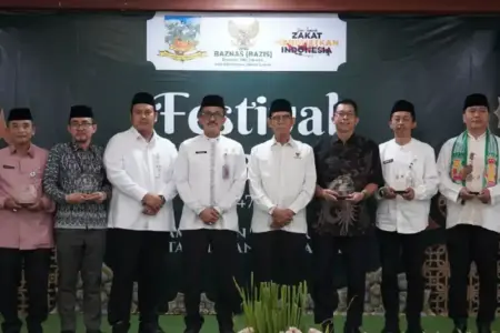 Festival Ramadan 1447 H di Jakarta Selatan: Wali Kota M Anwar Salurkan Santunan untuk 1.300 Dhuafa dan Marbut Wali Kota Jakarta Selatan M Anwar menyalurkan santunan Baznas Bazis kepada 1.300 dhuafa dan marbut dalam Festival Ramadan 1447 H.