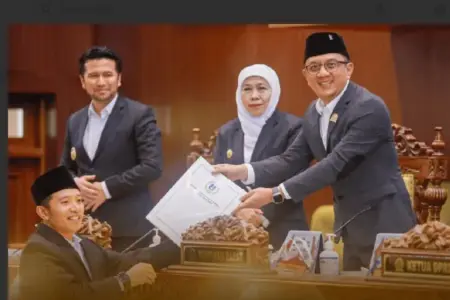LKPJ 2025 Jawa Timur Dinilai Layak, Khofifah Tegaskan Komitmen Transparansi dan Akuntabilitas LKPJ 2025 Jatim dinilai layak oleh DPRD. Khofifah tegaskan komitmen transparansi, akuntabilitas, dan peningkatan layanan publik.