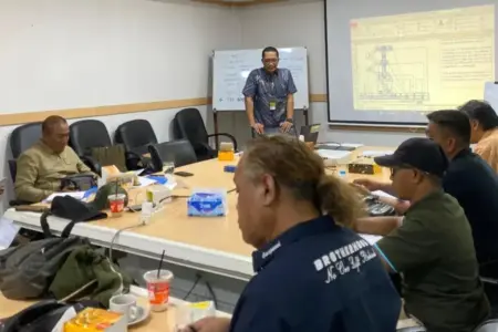Elnusa Perkuat SDM Unggul untuk Hadapi Transformasi Energi, Fokus pada Teknologi dan Inovasi Elnusa menegaskan penguatan SDM unggul sebagai strategi menghadapi transformasi energi. Program kompetensi dan kepemimpinan disiapkan berbasis academy.